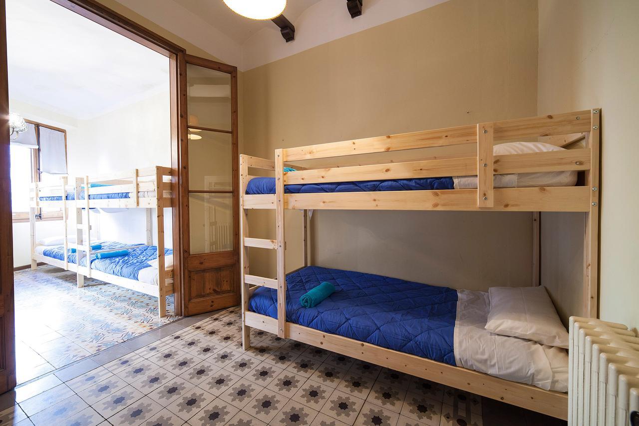 Bed In Girona Bed and Breakfast Buitenkant foto