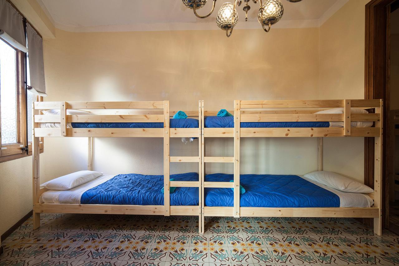 Bed In Girona Bed and Breakfast Buitenkant foto