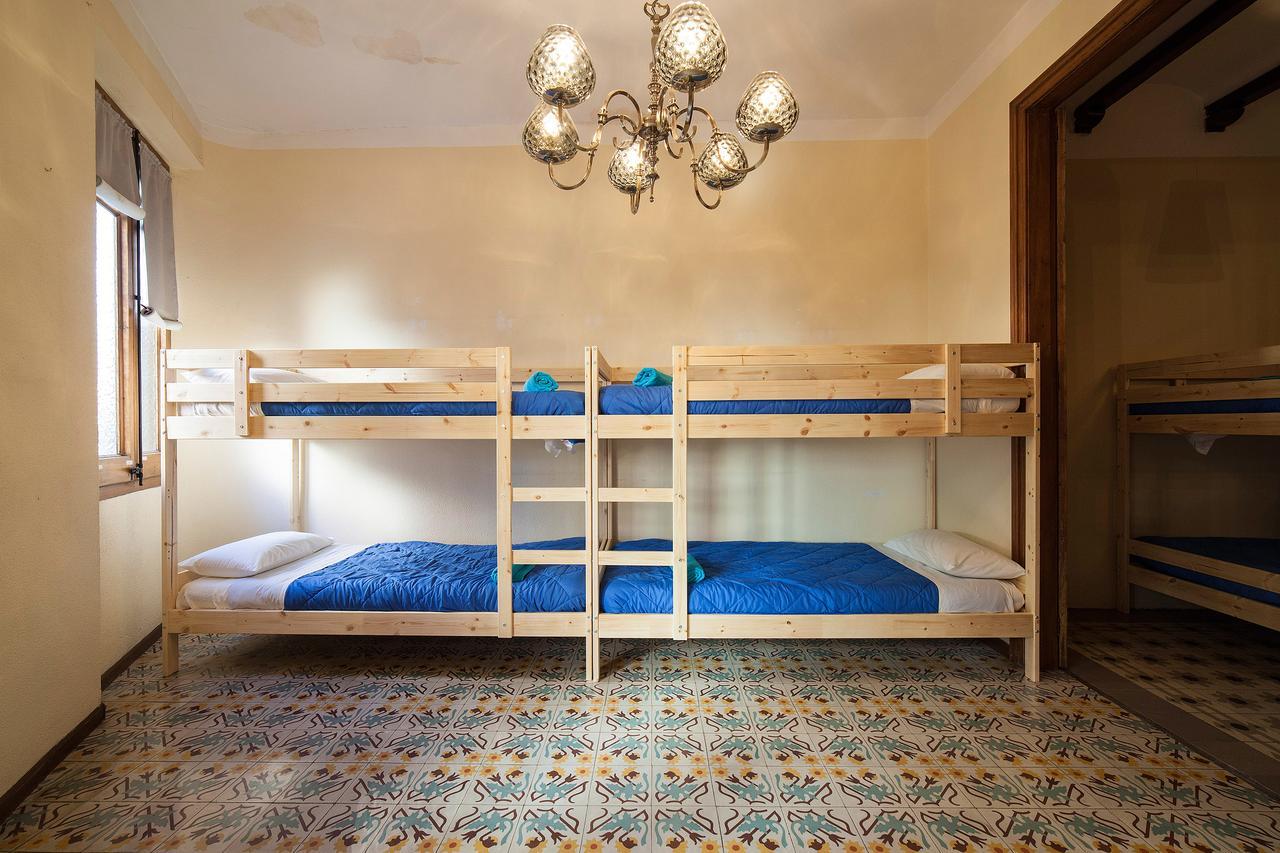 Bed In Girona Bed and Breakfast Buitenkant foto