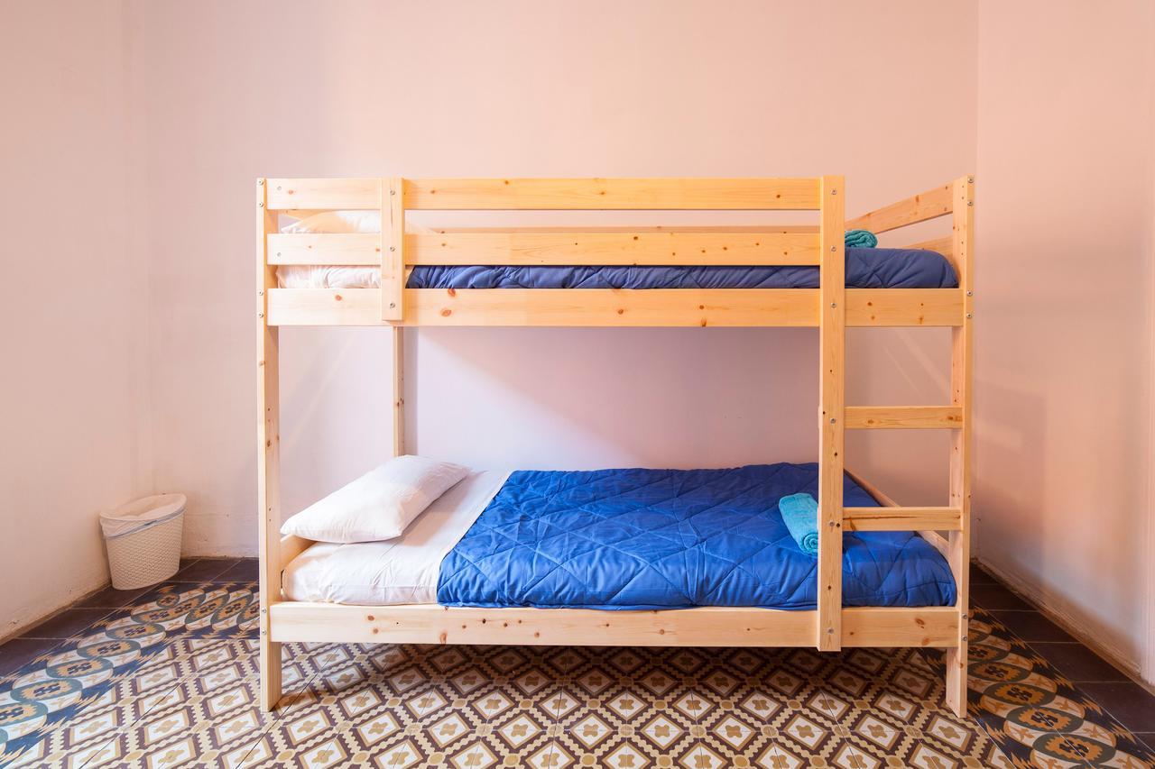 Bed In Girona Bed and Breakfast Buitenkant foto