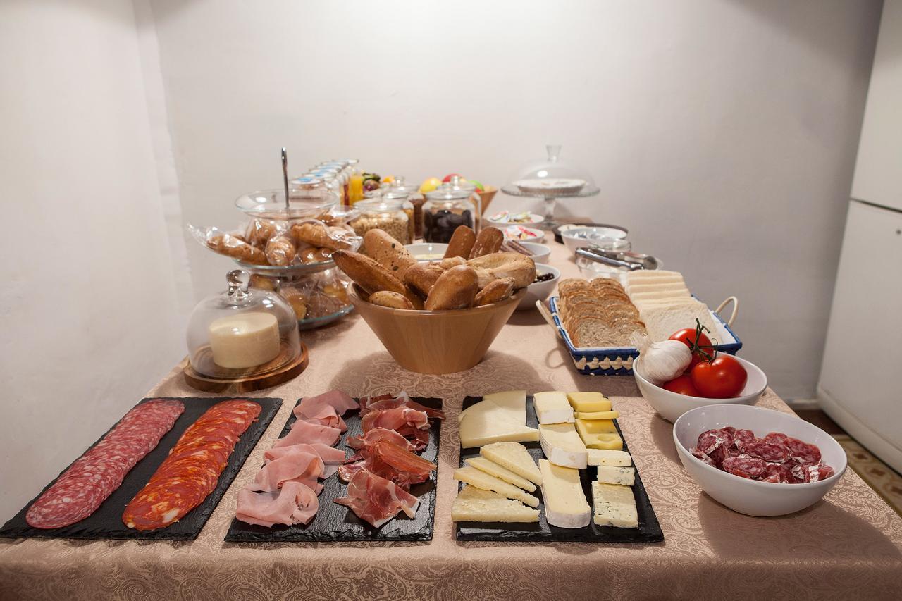 Bed In Girona Bed and Breakfast Buitenkant foto