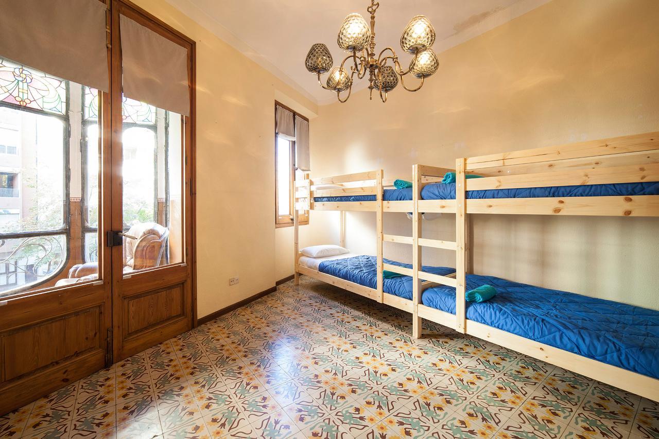 Bed In Girona Bed and Breakfast Buitenkant foto