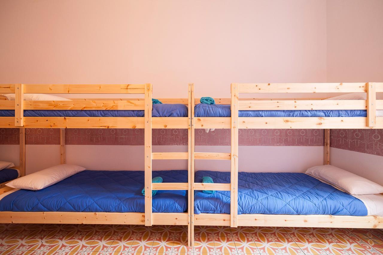 Bed In Girona Bed and Breakfast Buitenkant foto